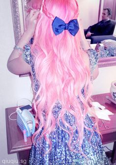 Bubblegum Pink Hair, Hot Pink Hair, Scene Girl, Pastel Pink Hair, Blonde Haircuts, Pink Hair Bows, Tumblr Hair