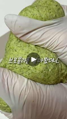 507K views · 5.9K reactions | 브로콜리 갈아서 꼭 만들어보세요!
채소 싫어하는 아이들에게도 먹이기 참 좋아요👍👍
너무 쉽고 맛있어요🥦🥦

🥦레시피 (2인)🥦
1. 브로콜리 150g 을 데쳐주세요 (저는 전자렌지 용기에 물이랑 넣고 쪄줬어요!)
2. 브로콜리와 밀가루 200g 넣고 믹서에 갈아주세요.
3. 반죽해주세요!
4. 소금 넣은 끓는물에 가위로 송송 잘라 익혀주세요 ( 반죽이 위에 뜨면 익은것이니 건져주심 되세용)
5. 팬에 올리브유 두르고 베이컨 30g, 다진마늘 2 큰술 볶아주세요
6. 버터 20g 녹인뒤 파스타면 넣고 섞어주세요.
7. 파르미지아노레이지아 치즈 2큰술 넣고 소금 후추로 간 해주면 마무리!🥦 (면수를 넣어 농도 조절해가며 촉촉하게 만들어드시면 더 맛있어요)

맛있드세용
보네베티❤️ | 🐶 살림도그