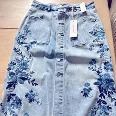 Brand New Anthropologie Driftwood Skirt In Size 29. 29 Inches Long. Frayed Bottom. Upcycle Jeans Skirt Long, Embroidered Jean Skirt, Skirt Embroidery Ideas, Denim Skirt Embroidery, Denim Skirt Pattern, Embroidered Denim Skirt, Skirt Embroidery, Skirt With Embroidery, Jean Skirts