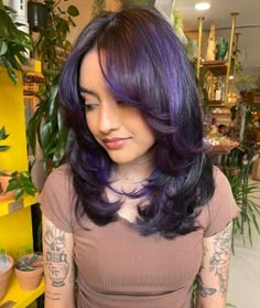 Butterfly Haircut And Color, Butterfly Haircut Colored Hair, Hairdye Ideas Purple, Short Layered Colored Hair, Butterfly Haircut Purple Hair, Purple Hair With Shadow Root, Short Layered Purple Hair, Purple Highlights Dark Hair, Medium Length Haircut Alt