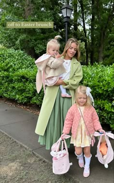 Momfluencer Aesthetic, Mom And Me Outfits, Me As A Mom, Julia Berolzheimer, Millennial Mom, Mommy Goals, Dream Family, Gal Meets Glam, Future Mom