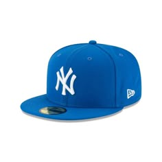 Sport meets fashion. The New York Yankees Basic 59FIFTY Fitted Cap features an embroidered Yankees logo at the front panels with the MLB Batterman logo at the rear and a gray undervisor. Yankee Doodle Hat, 4 Link Suspension, Nice Hats, Cool Basketball Wallpapers, Sarah Taylor, Boys Hats, Chicago Cubs World Series, Jordan Hats, Swag Hats