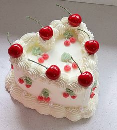 Heart Shaped Sweets, Cake Love Valentine's Day, Heart Shaped Cake Ideas, Cherry Heart Cake, Cherry Cakes, Cool Cakes, Cherry Food, Cakes Beautiful, Cake Cherry