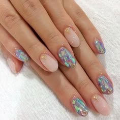 Nail Art - Broken glass - Quinceanera Nail Trends 2016 Holographic Nail Designs, Shattered Glass Nails, Quinceanera Nails, Manicured Nails, Glass Nails Art, Nails Classy, Classy Nail Designs, Wedding Nail, Glass Nails