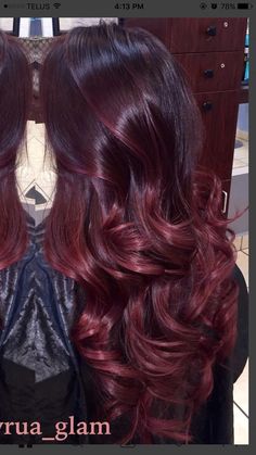 Trendy Highlights, Pelo Color Borgoña, Red Balayage Hair, Darker Hair, Autumn Hair, Black Hair Balayage, Wine Hair, Red Hair Inspo, Hair Color Burgundy