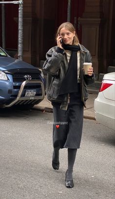 Alice Dellal, Trendy Things, Berlin Style, Autumn Style, Winter Fits, Winter Clothing, Mode Inspo, 가을 패션, Autumn Outfit