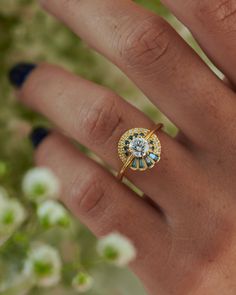 Teal Sapphire Engagement Ring, Bijoux Art Deco, The Bling Ring, Future Engagement Rings, Teal Sapphire, Gold And Silver Jewelry, Dream Engagement Rings, Sapphire Engagement Ring, Sapphire Engagement