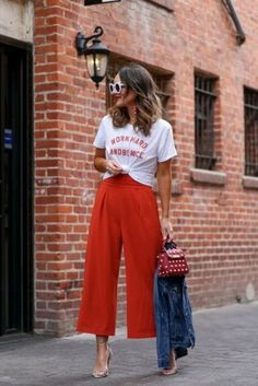 Cocktail Jumpsuit, Walking Down The Street, Outfit Chic, Red Jumpsuit, Victoria Secrets, Autumn Street Style, Red Pants, Fall Street Style, Casual Winter Outfits