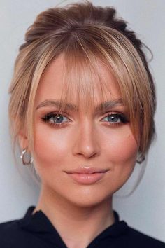 Nude makeup styles will always be on trend. They will be your daily saviour because they are so easy to use while still looking unbelievably attractive… #makeup #makeuptips #nudemakeup #nudemakeuptips #howtoapplynudemakeup #glaminati #nudecomplexion Fine Hair Bangs, Bangs With Medium Hair, Wispy Bangs, Long Hair With Bangs, Hairstyles With Bangs, Fine Hair