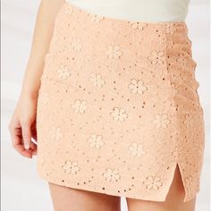 Size Small Fitted Orange Mini Skirt For Spring, Chic Peach Skirt For Spring, Summer Peach Skirt, Feminine Peach Skirt For Spring, Chic Orange Spring Skirt, Cute Fitted Skort For Spring, Chic Orange Skirt For Spring, Peach Short Bottoms For Spring, Peach Short-length Bottoms For Spring