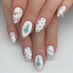 Cutesy Christmas Nails, Christmas Cookie Nail Art, Detailed Christmas Nails, Christmas Dot Nails, Christmas Ornaments Nails, Kids Christmas Nail Ideas, Minimal Holiday Nails, Dot Design Nails, Pink Christmas Nail Ideas