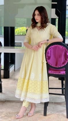 Ansab Jahangir, Sana Javed, Stylish Kurtis Design, Stylish Actresses, Anarkali Dress Pattern, Stylish Short Dresses