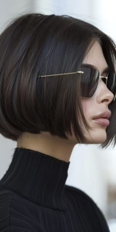 Collarbone Length Bob, Italian Bobs, Hairstyle Office, Hairstyles Middle Part, Bob Hairstyles For Round Face, Rambut Brunette, No Bangs, Bangs Bob, Choppy Bob Hairstyles