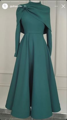 Classy Dress Outfits Simple, Modest Evening Dress, Modest Dresses Fashion, Elegant Outfit Classy, Fashionable Dress, Stylish Short Dresses, Fashion Sketches Dresses, Stylish Eve, Women Dresses Classy