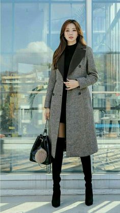 Chic and professional female Korean lawyer outfits that blend style and confidence. Discover the perfect looks for a powerful impression.