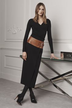 Ralph Lauren Pre-Fall 2016 Rok Outfit, Fall Fashion 2016, Ralph Lauren Style, Womens Black Dress, 가을 패션, 2016 Fashion, Mode Inspiration, Pre Fall, Look Chic