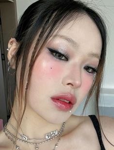 Kpop Smokey Eye Makeup, Simple Rave Makeup Looks, Extravagant Makeup, Monolid Makeup, Bold Makeup Looks