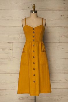 Makherana mutshidzi Wedding Dress Casual, Casual Outfit Ideas, Vintage Wedding Dress, Chique Outfits, Casual Wedding Dress, Spice Girls, Mode Inspiration, Latest Fashion For Women, Yellow Dress