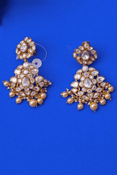 Kundan Small Earrings Zevar by Geeta - Fabilicious Fashion Indian Theme, Indian Wedding Wear, Kundan Earrings, Bridal Gold Jewellery, Bridal Jewellery, Wedding Guests, Small Earrings, Traditional Indian, Exquisite Jewelry