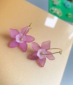 Gorgeous jewel-coloured pink-purple lucite daffodil flower earrings with brass gold hoops. Perfect for Spring, Summer and beyond.  Extremely lightweight and will go with everything from a white t-shirt and jeans, beach-ware to a formal cocktail dress. They really are the ideal, versatile earrings. Handmade in London with love. Pink Hoop Flower Earrings For Pierced Ears, Pink Hoop Flower Earrings For Spring, Pink Flower Hoop Earrings For Spring, Spring Pink Flower-shaped Jewelry, Whimsical Purple Flower-shaped Jewelry, Spring Yellow Flower-shaped Jewelry, Beach Ware, Lucite Jewelry Flower Necklace, Lucite Flower Earrings