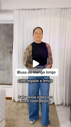 Cléo Minarini ▪️ Moda, Beleza e Estilo de Vida on Instagram: "Transforme sua regata em uma blusa de manga longa supercharmosa  usando apenas um lenço! 

Passe o lenço  por baixo das alças e jogue para trás do pescoço. Ajeito nos ombros  e de dois nós nas pontas e duas voltas no braço se quiser mais justa no punho. 

Incrível, né? Gostou? Já salva para fazer!

#cleominarini #tranding ##dicademoda #modacomestilo #modafeminina #estilojovem #vilavelhaes" Art Tshirt Design, Scarf Tutorial, Ways To Wear A Scarf, Clothing Hacks, Mode Fashion, Scarf Styles, Beauty Hacks, Fall Outfits