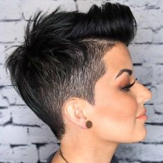 Rocker Short Hair, Pixie Haircut Ideas, Short Hair Undercut, Wedding Hair Flowers, Haircut For Thick Hair, Hair Comb Wedding