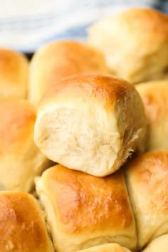 These light and fluffy vegan dinner rolls are buttery and irresistible! Easy to make with a handful of everyday ingredients. Nora Cooks Vegan, Vegan Potato Soup, Buttery Rolls, Vegan Green Bean Casserole