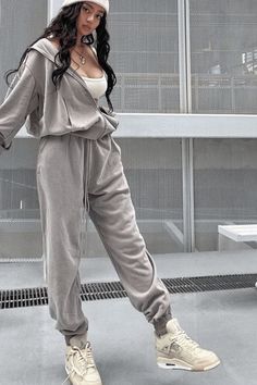 Grey Track Suit Outfit Women, Tracksuit Bottoms Outfit Women, Tracksuit And Gilet Outfit, Tracksuit Gym Outfit, Tracksuit Set Aesthetic, Gray Jogger Outfits Women, Gray Tracksuit Outfit, Grey Clothes Aesthetic, Grey Trackies Outfit