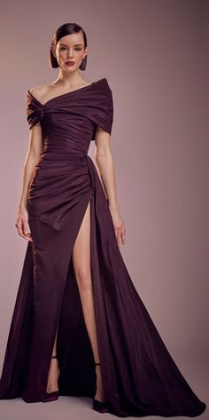 Zuhair Murad Gowns, Dress Nigth, Burgundy Evening Dress, Purple Burgundy, Haute Couture Dresses, Indian Bridal Dress, Fashion Gowns, Zuhair Murad, Glam Dresses