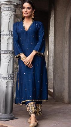 Suit Designs Indian Style Silk, Traditional Dresses Indian Ethnic Wear For Women, Heavy Work Suits Designs, Traditional Party Wear Dresses For Women, Kurta Sets For Women Party Wear, Suit Styles Women Indian, Silk Suit Designs Indian, Style Outfits Summer, Lipstick Design