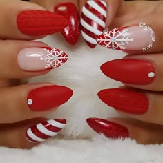 Winter Wedding Nails, Festive Holiday Nails, Christmas Nail Art Easy, Nails Oval, Holiday Nails Winter, Video Makeup, Nail Beds, Stiletto Nail Art