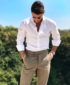 Macho Moda - Blog de Moda Masculina: Como SEMPRE estar BEM VESTIDO? (mesmo estando com PRESSA) | Glow Up Masculino Men In Formals Classy, Italian Men Clothes, Tuscany Men Outfit, Italian Fashion For Men, Mens Gq Fashion Outfits, Dress Italian Style Men, Men's Italian Fashion, Italian Formal Dress Men, Men Italian Fashion