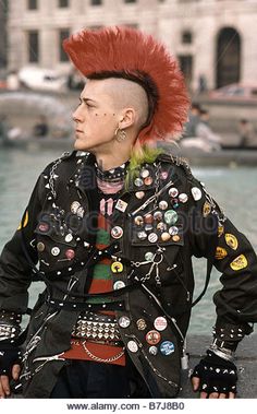 Punk Tips, 80s Punk Fashion, Punk Guys, Punk Hairstyles, Punk Mode, Punk Subculture, Battle Vest, Punk Boy, British Punk