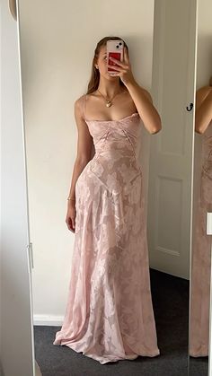 Floral Evening Gown, Prom Dresses Long Pink, Inspiration Tattoos, Beauty Features, Lace Ball Gowns, Pink Prom Dress, Cute Prom Dresses, Long Prom Dresses