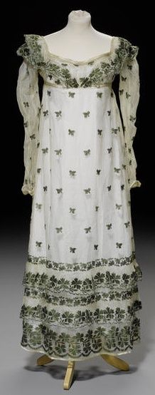 A day dress of ivory silk gauze, circa 1810, with an all over leaf design in green silk thread. Regency Lifestyle, Green Regency Dress, 1805 Fashion, Born In The Wrong Era