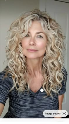 Natural Curly Hairstyles For Women Over 50, Long Hair Over 50 Older Women, Kort Bob, 50 Hairstyles, Curly Hair Photos, Chocolate Oats, Hairstyles For Women Over 50