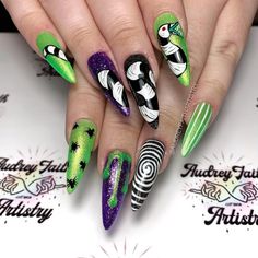 Sandworm Nails, Beetlegeuse Nails, Bettle Juice Nail Art, Beatle Juice Nail Art, Bettle Juice Nail Ideas, Beetlejuice Nails Short, Beetlejuice Nails Acrylic, Tim Burton Nail Art, Beetlejuice Nail Designs