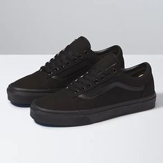 Vans Classic Old Skool, All Black Vans, Vans Vintage, Vans Old School, Vans Womens, Old Skool Black, Red Vans, All Black Shoes