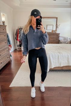 Blue Legging Outfits, Crossover Leggings Outfit, Aerie Leggings Outfit, Leggings Outfit Comfy, Spring Leggings Outfit Casual, Athletic Leggings Outfit, Legging Outfits Summer, Spring Leggings Outfit, Winter Outfits Minimalist