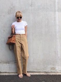 Minimalist Fashion Women Summer, Middle Aged Women Fashion, Japanese Minimalist Fashion, Coordinates Outfits, Fashionable Work Outfit, Chic Summer Style, Casual Day Dresses, Womens Fashion Inspiration, 50 Fashion