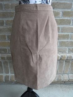 Suede Knee Length Skirt Label: Paris Sport Club Fully lined Outer Shell 100% Leather Lining 100% Nylon Tagged: Size 9/10 Refer to Actual Measurements for accurate fit: Waist 28 inches Hips 37 inches Length 22 inches Back Slit 7 inches with bronze snap close Back Zip 9 inches with snap close Very Good Vintage Condition 28 Inch Waist, Sport Club, Vintage Suede, Suede Skirt, Skirt Vintage, Sports Clubs, Knee Length Skirt, Vintage Skirt, Kingston