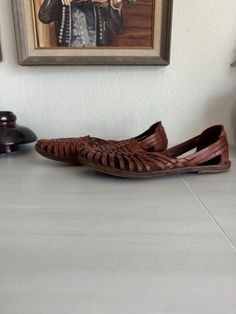 I love the classic boho vibe of huaraches. They are so easy and beach and simple yet pretty.  These are classic and unfortunately a half size too small.  I'm guessing they are a size 6. Maybe 6.5? Measures: 10" from toe to back of heel Huarache Sandals, Sandals Brown, Brown Leather Sandals, Tucson Az, Boho Vibe, Tucson, Women's Shoes Sandals, Womens Sandals, Brown Leather