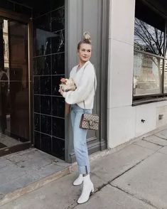 Beige Ankle Boots Outfit, White Ankle Boots Outfit, Short Boots Outfit, Ankle Boots Outfit Fall, White Short Boots, White Leather Ankle Boots, Beige Ankle Boots