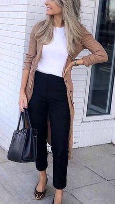 Business Casual Outfits Neutral Colors, Womens Office Attire, Casual Professional Outfits Women Winter, Women’s Business Causal Outfits, Working Mom Outfits Business Casual, Wantable Outfits 2023, Black Jean Business Casual Outfit, Woman’s Business Casual Outfits, Business Casual With Cardigan