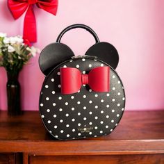 Brand New And Hard To Find! Special Minnie Mouse Handbag. Card Holders In Inside Lining. Carry By The Handle Or Use The Shoulder Strap. Approximately 8” X 8” X 2.5” Strap Measures Up To 48” Kate Spade Work Bag, Kate Spade Bag Black, Glitter Purse, Handbag Card, Kate Spade Disney, Kate Spade Purse Black, Kate Spade Shoulder Bag, Colorful Handbags, Vintage Kate Spade