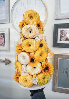 Instead of cake, indulge in a delightful donut creations. Explore unique gift ideas and sweet tables that leave a lasting impression. Inquire with Euro Desserts for more information and make your event extra sweet! Donut Cake, Sweet Tables, Donut Wall, Dessert Boxes, Cake Donuts, Sweet Table