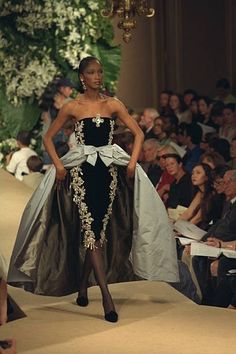 Ysl Paris, Yves Saint Laurent Dress, Haute Couture Runway, Saint Laurent Dress, Fashion 1980s, St Laurent, Vintage Gowns