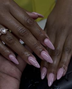 That Girl Nails Aesthetic, Pink Nude Nails Almond, Yellow Almond Nails Design, Natural Pink Almond Nails, Nude Pink Nail Designs, Pink Nude Almond Nails, Elegant Almond Nails, Trendy Almond Nails, Everyday Nails