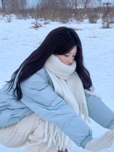 Korea Winter, Winter Shoot, Christmas Outfit Ideas, Winter Outfits Aesthetic, Snow Princess, Japan Outfit, Winter Photoshoot, Winter Fashion Outfits Casual, Snow Outfit