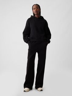 Soft fleece knit wide-leg sweatpants.  Elasticized waist.  Front slant pockets.  Seam at front.  Mid rise.  Straight silhouette with a relaxed fit.  Wide leg.  Models wearing Gap Sweat Pants Outfit Winter, Sweat Set Outfits, Sweats Outfits, Sweatpants Streetwear, Sweats Outfit, Sweat Women, Winter Pants Outfit, Sweatpants Black, Black Sweats